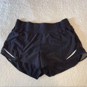 lululemon hotty hot short size 8– 2.5” length